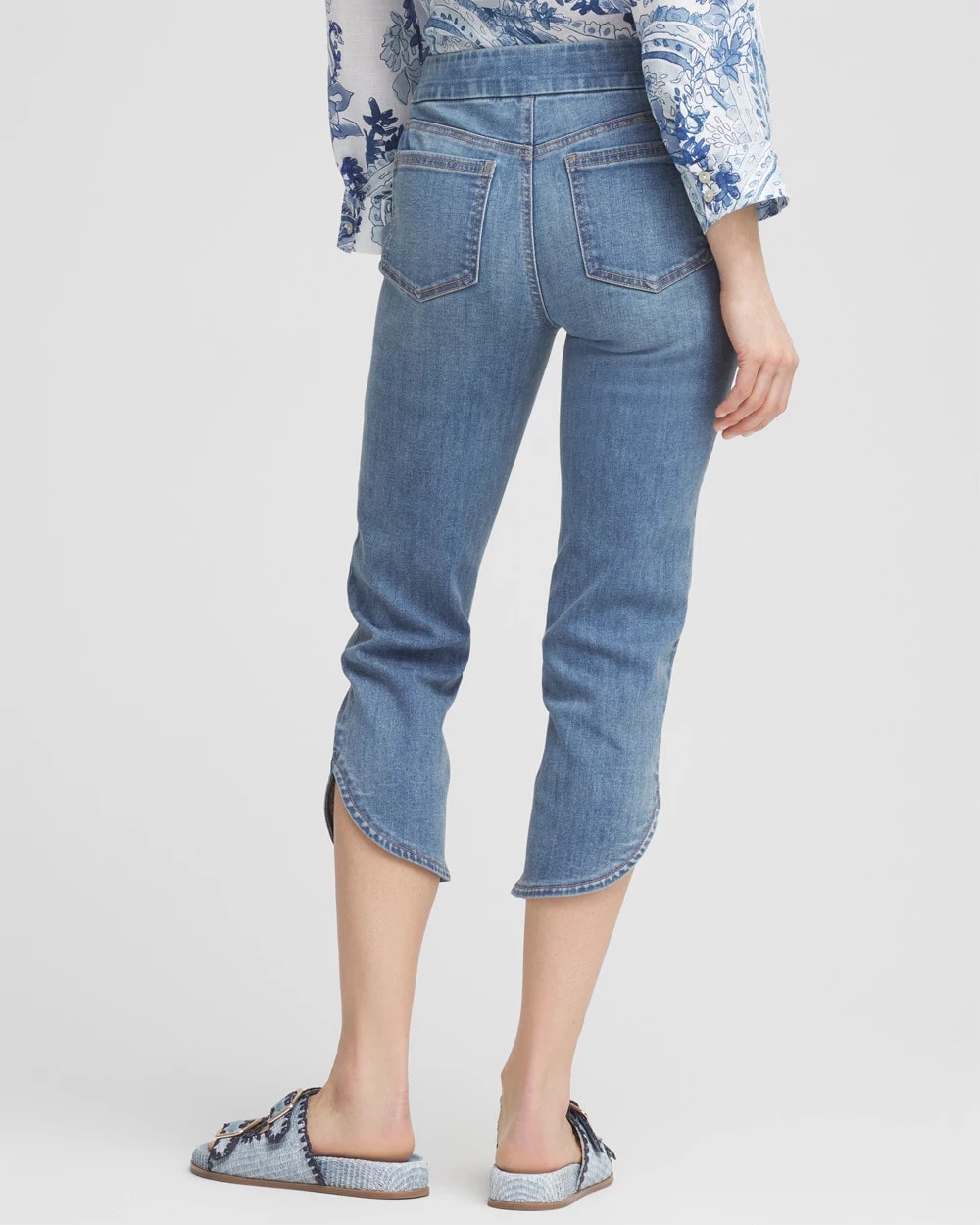 Pull-On Dolphin-Hemmed Capri Jeans