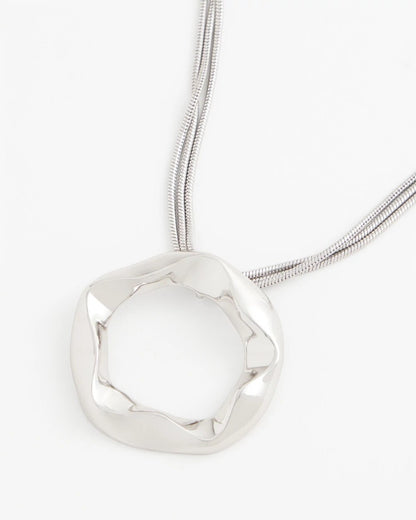 Short Circle Pendant Necklace